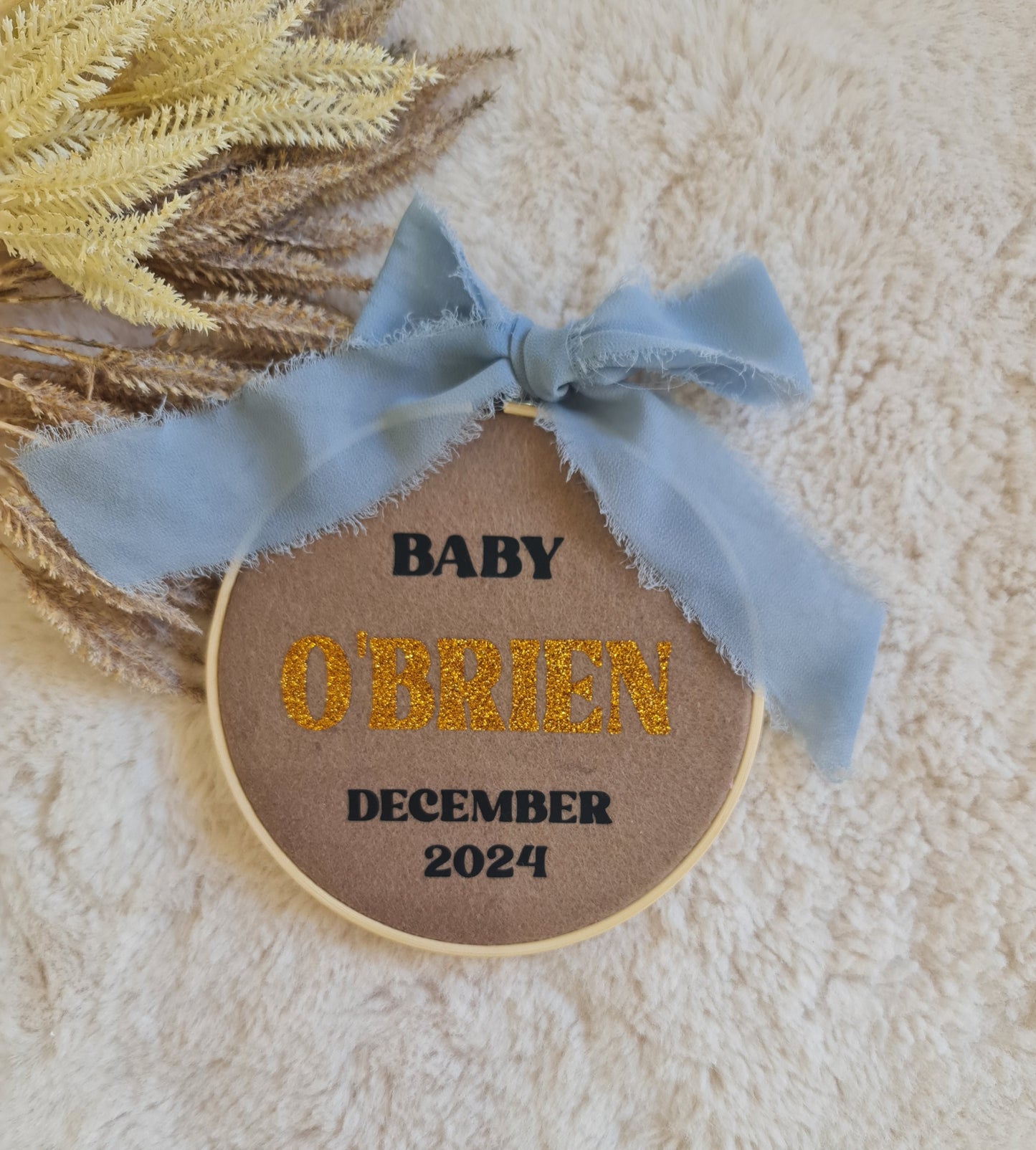 Baby announcement hoop