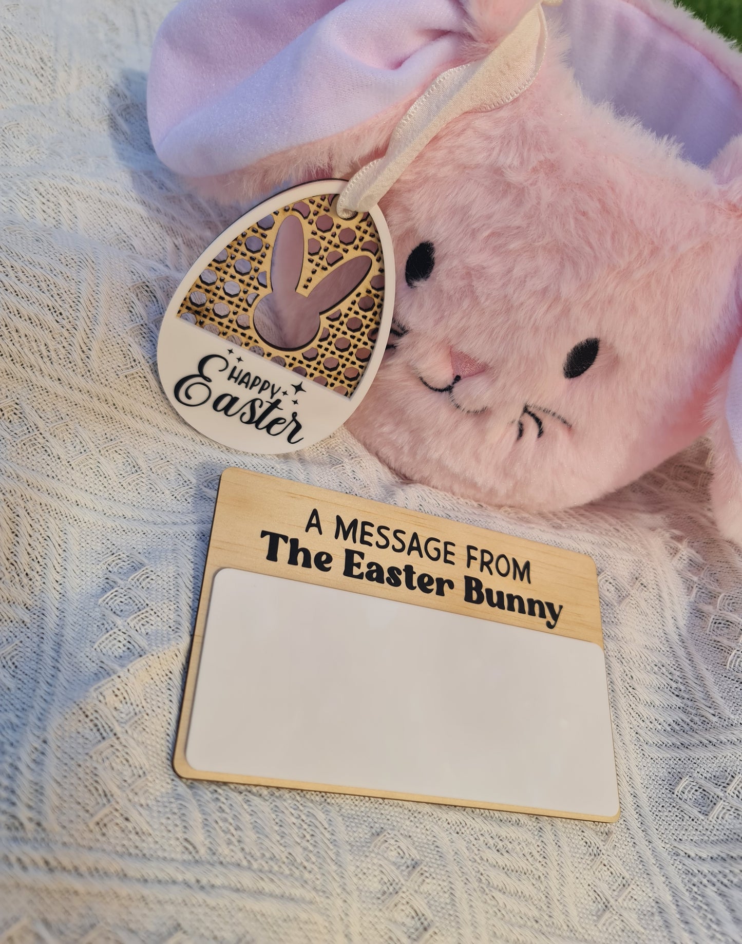 Rattan Easter egg gift tag "Happy Easter"