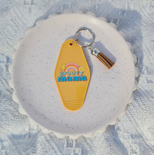 Groovy mama motel keychain (white)