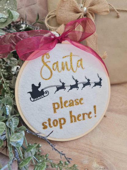 Santa sign, Santa please stop here, felt decoration, Santa sign, felt hoop decor, Christmas decor
