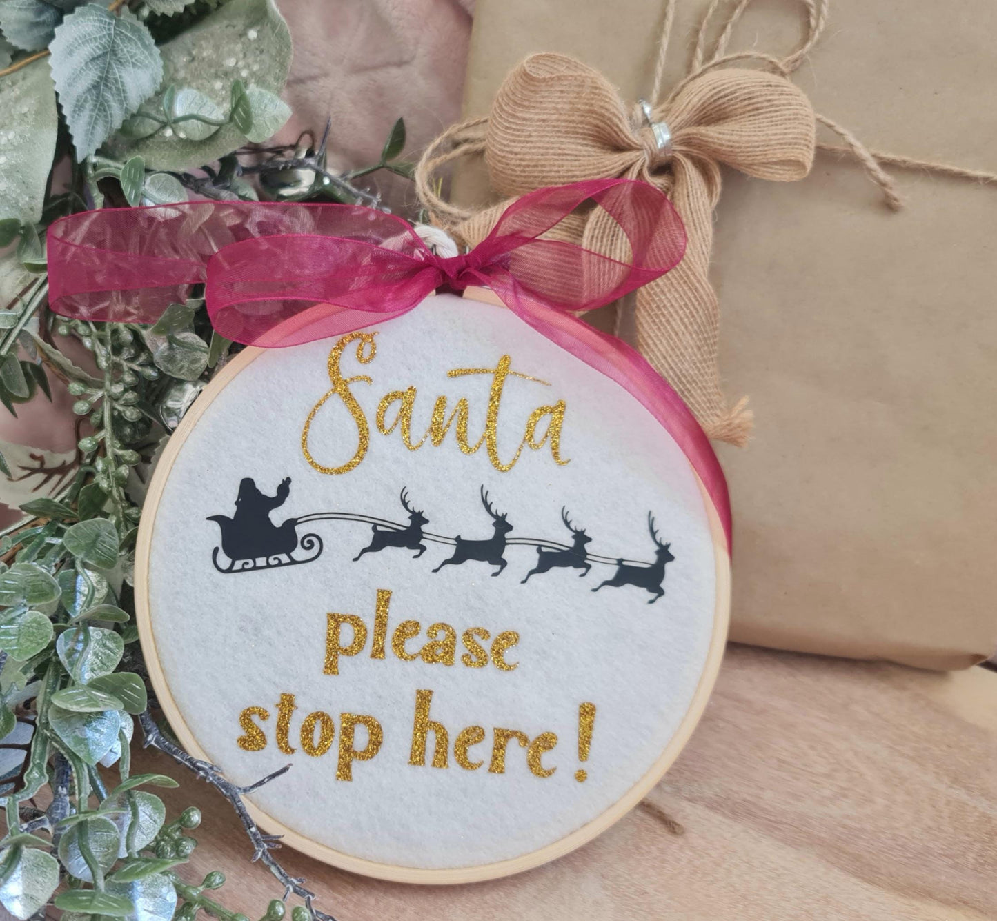 Santa sign, Santa please stop here, felt decoration, Santa sign, felt hoop decor, Christmas decor