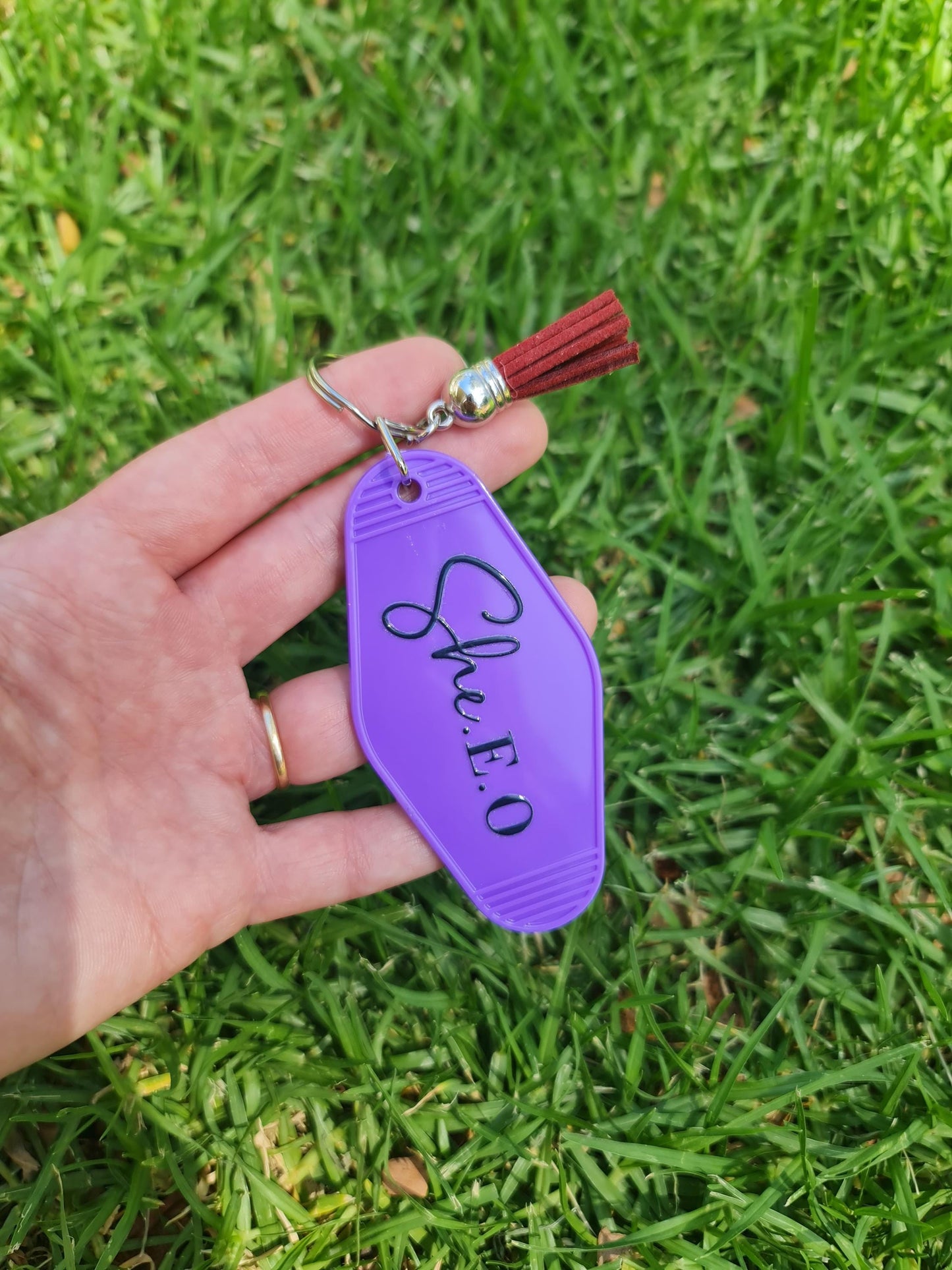 Motel keychain, acrylic keychain She E.O