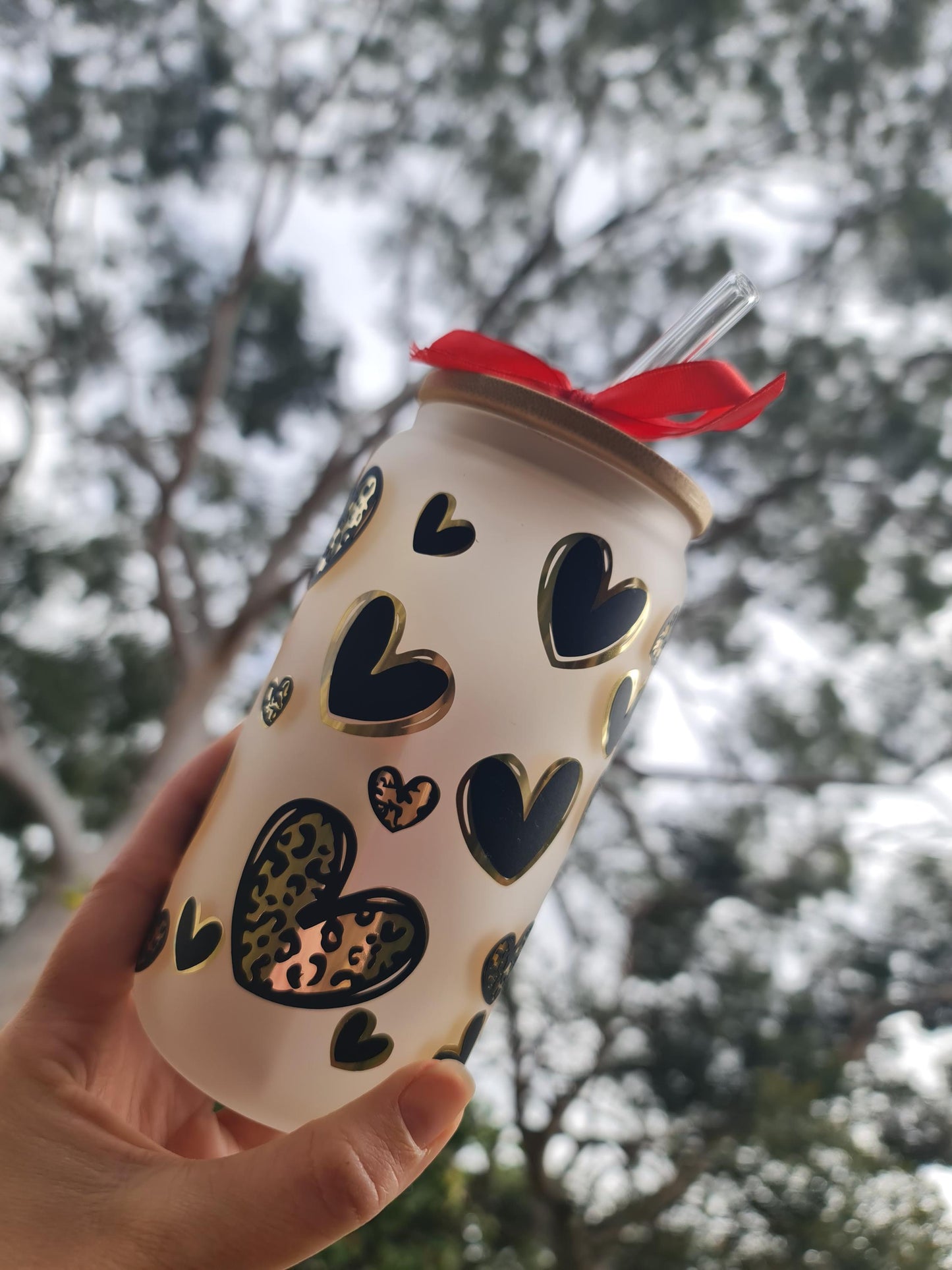 Frosted Hearts Glass Can Tumbler: Bamboo Lid & Glass Straw