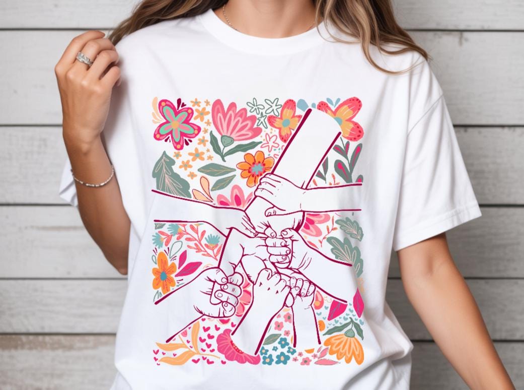 Personalised Mum Shirt with Kids Names, Children Holding Mums Hand T Shirt, Custom Mama Gift, Mothers Day Top